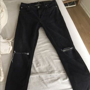 Destroyed black skinny jeans